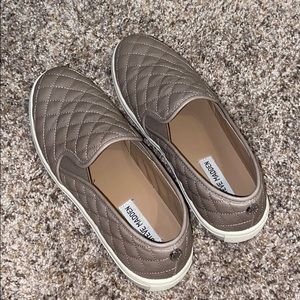 STEVE MADDEN SLIP ONS